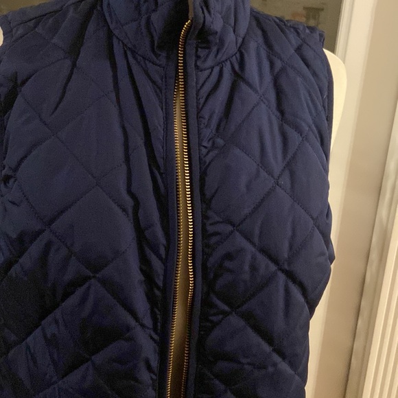 Old Navy quilted vest sz M - Picture 2 of 5